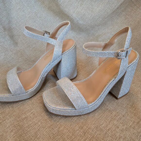 Dream Pairs Women's Giselle Silver Sparkle Heels, Size 9 - Picture 2 of 5